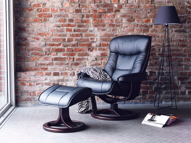 Fjords Classic Comfort Bergen R Havana Leather Small Swivel Recliner