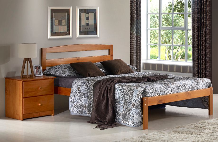 Nan Berkeley Solid Pine Wood Queen Platform Bed In Pecan by Innovations